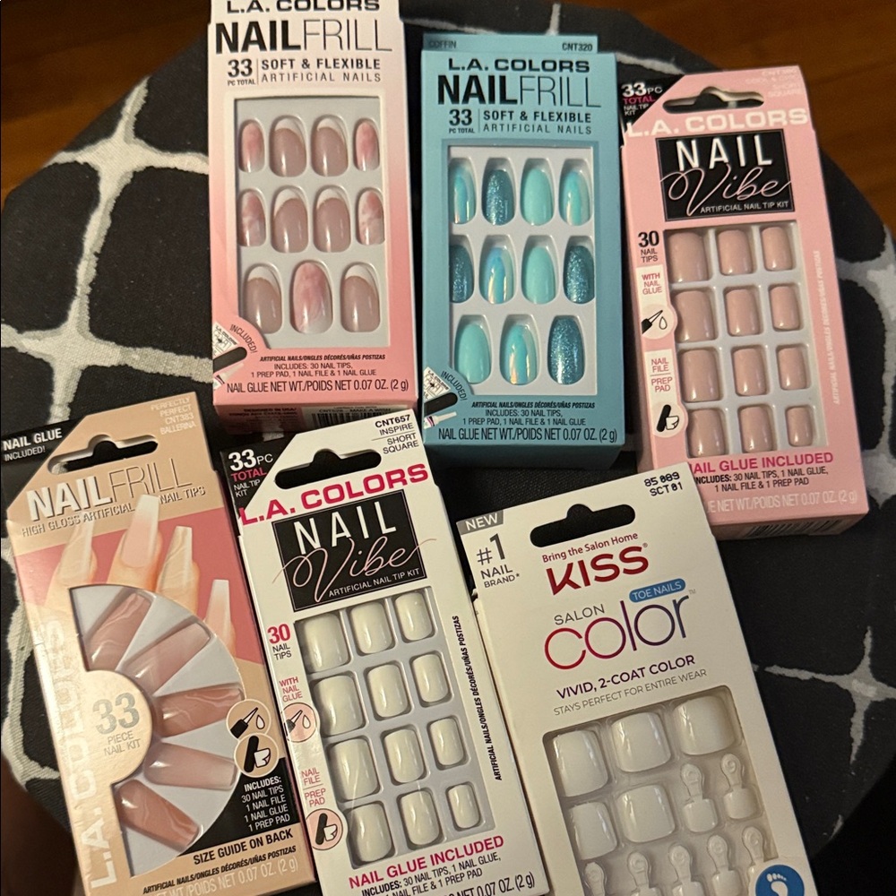 L.A. Colors and Kiss Artificial Nail Set